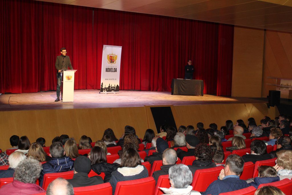 Ayuntamiento de Novelda IMG_8498-1024x683 L'Ajuntament reconeix als alumnes noveldenses premiats per Generalitat pel seu rendiment acadèmic 