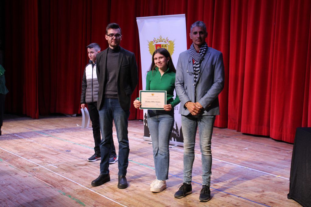 Ayuntamiento de Novelda IMG_8522-1024x683 El Ayuntamiento reconoce a los alumnos noveldenses premiados por Generalitat por su rendimiento académico 