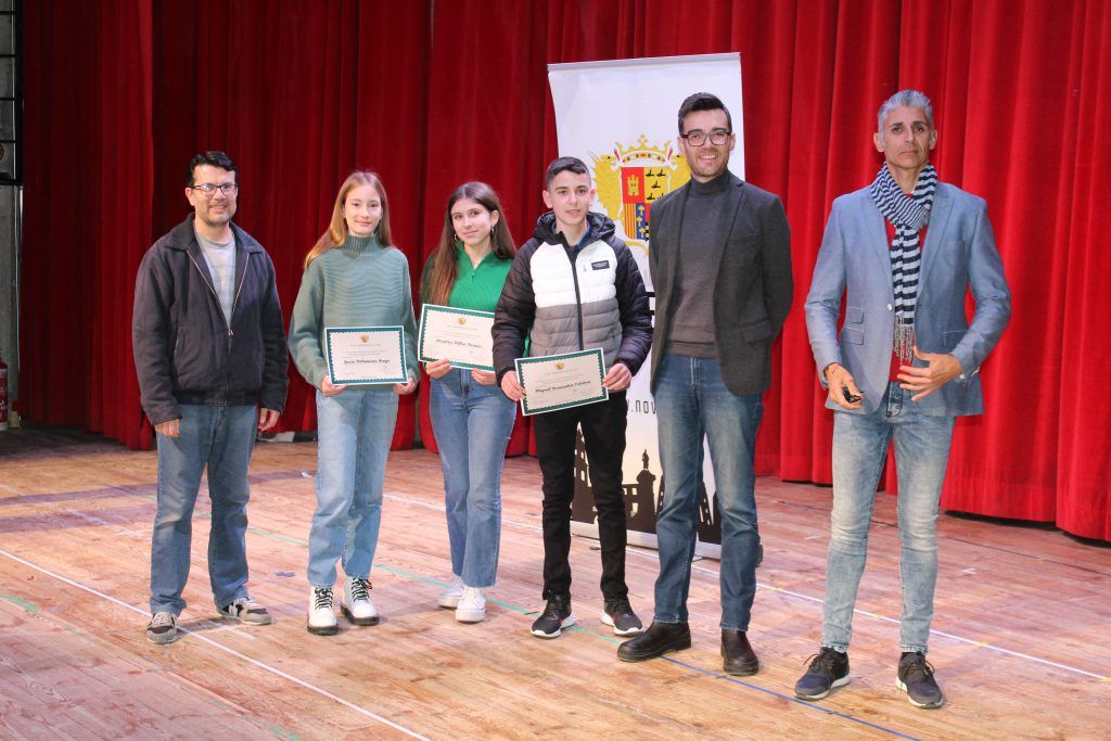 Ayuntamiento de Novelda IMG_8525-1024x683 El Ayuntamiento reconoce a los alumnos noveldenses premiados por Generalitat por su rendimiento académico 