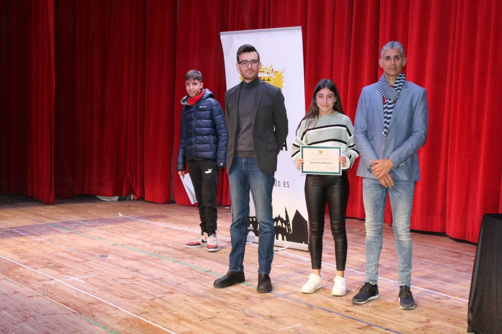 Ayuntamiento de Novelda IMG_8537-1024x683 L'Ajuntament reconeix als alumnes noveldenses premiats per Generalitat pel seu rendiment acadèmic 