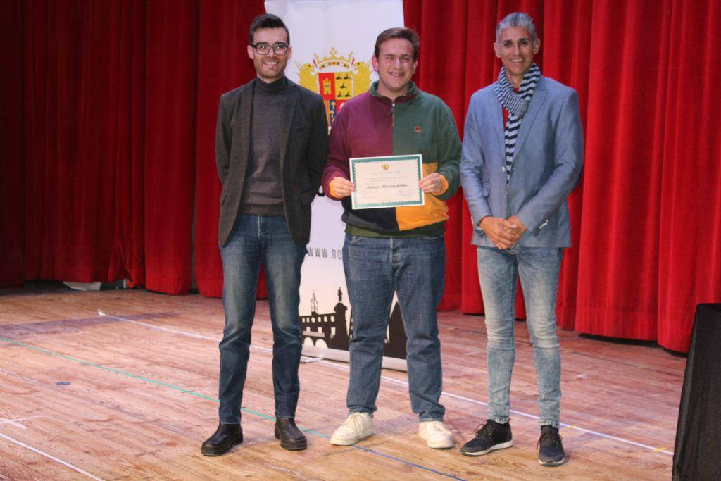 Ayuntamiento de Novelda IMG_8549-1024x683 L'Ajuntament reconeix als alumnes noveldenses premiats per Generalitat pel seu rendiment acadèmic 