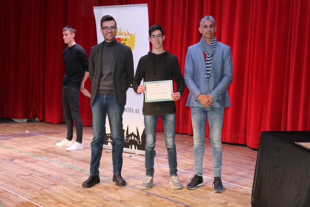 Ayuntamiento de Novelda IMG_8557-1024x683 L'Ajuntament reconeix als alumnes noveldenses premiats per Generalitat pel seu rendiment acadèmic 
