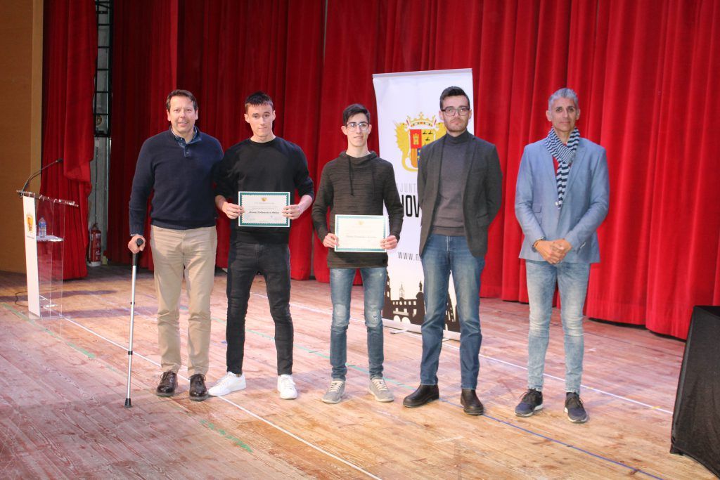 Ayuntamiento de Novelda IMG_8559-1024x683 L'Ajuntament reconeix als alumnes noveldenses premiats per Generalitat pel seu rendiment acadèmic 