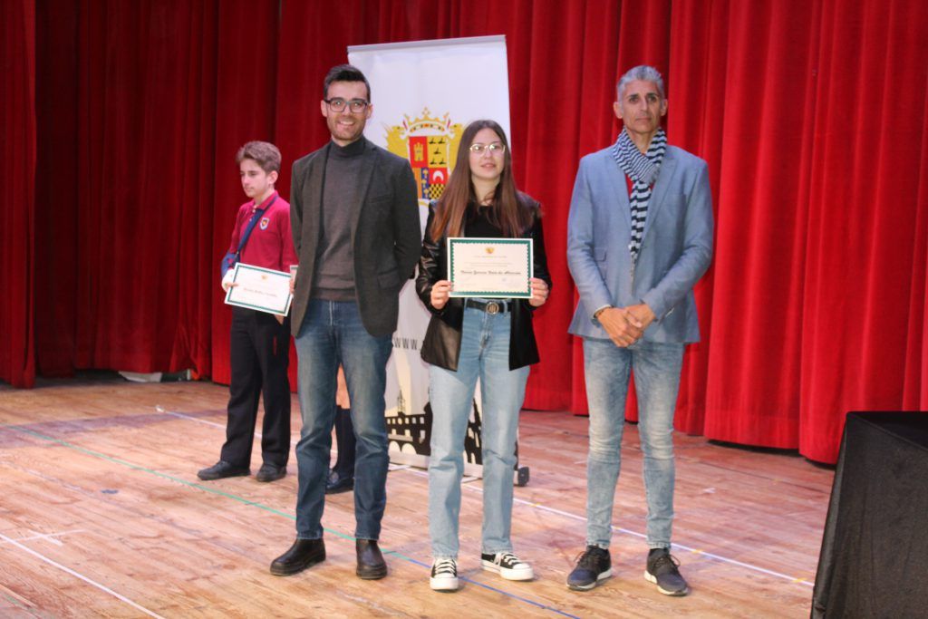 Ayuntamiento de Novelda IMG_8567-1024x683 El Ayuntamiento reconoce a los alumnos noveldenses premiados por Generalitat por su rendimiento académico 