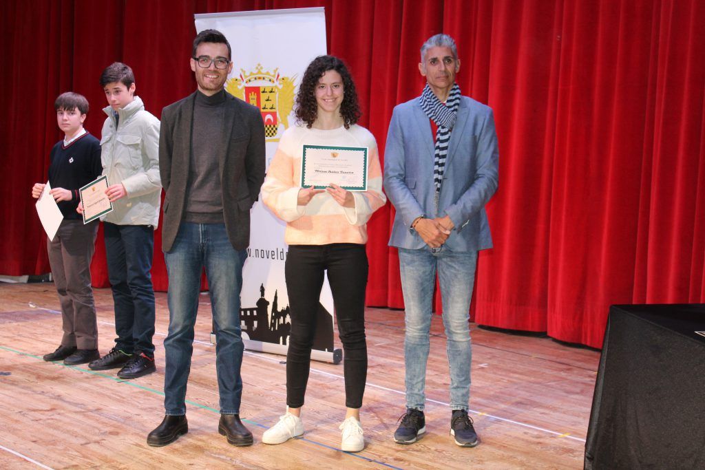 Ayuntamiento de Novelda IMG_8584-1024x683 L'Ajuntament reconeix als alumnes noveldenses premiats per Generalitat pel seu rendiment acadèmic 