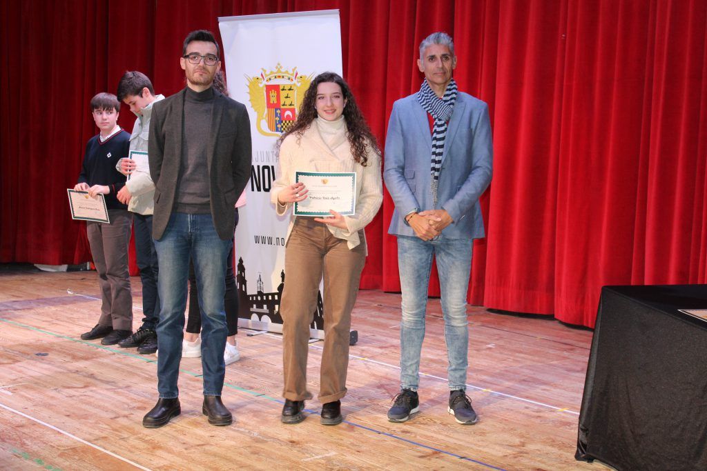 Ayuntamiento de Novelda IMG_8585-1024x683 L'Ajuntament reconeix als alumnes noveldenses premiats per Generalitat pel seu rendiment acadèmic 