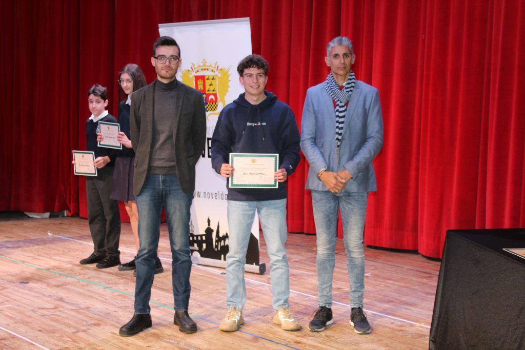 Ayuntamiento de Novelda IMG_8594-1024x683 El Ayuntamiento reconoce a los alumnos noveldenses premiados por Generalitat por su rendimiento académico 
