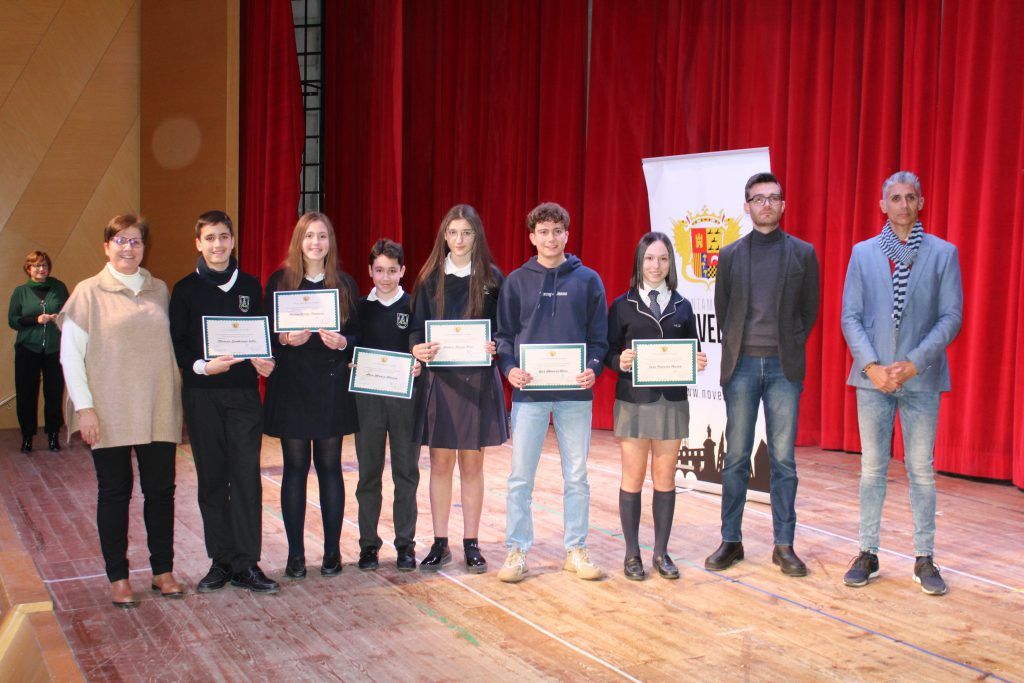 Ayuntamiento de Novelda IMG_8602-1024x683 El Ayuntamiento reconoce a los alumnos noveldenses premiados por Generalitat por su rendimiento académico 