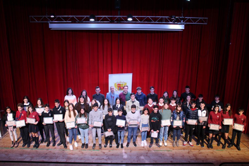 Ayuntamiento de Novelda IMG_8628-1024x683 El Ayuntamiento reconoce a los alumnos noveldenses premiados por Generalitat por su rendimiento académico 