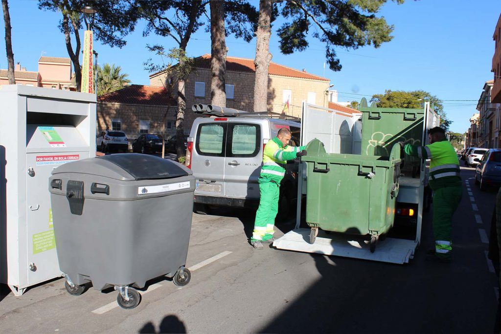 Ayuntamiento de Novelda contenedores-1-1024x683 Comienza la renovación de los casi 1.500 contenedores de basura distribuidos por la ciudad 