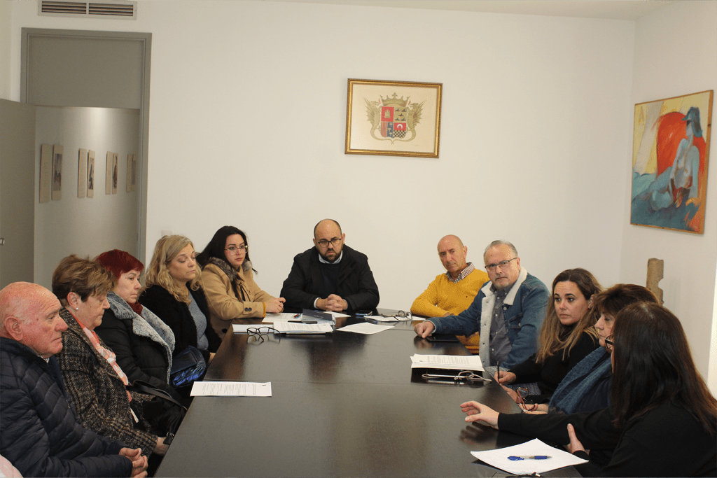 Ayuntamiento de Novelda 01-1-1024x683 L'Ajuntament manté una reunió amb les associacions sociosanitàries per a ultimar la convocatòria de subvencions 2023 