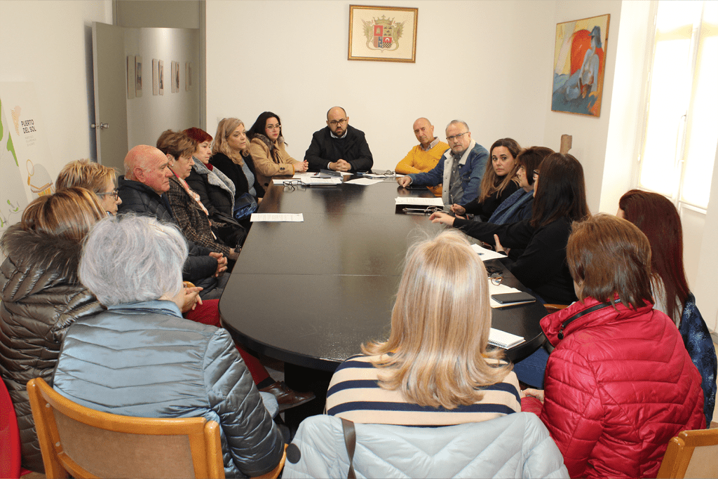 Ayuntamiento de Novelda 02-1024x683 L'Ajuntament manté una reunió amb les associacions sociosanitàries per a ultimar la convocatòria de subvencions 2023 
