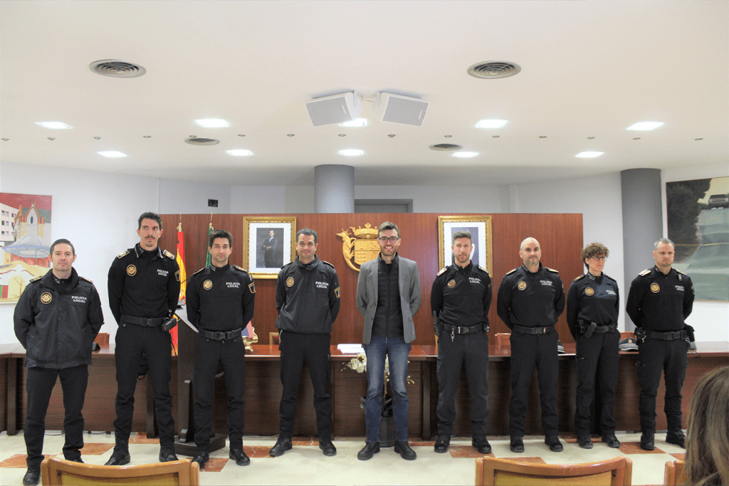 Ayuntamiento de Novelda 02-toma-posesión-1024x683 El Salón de Plenos acoge la toma de posesión de los ocho nuevos agentes de la Policía Local 