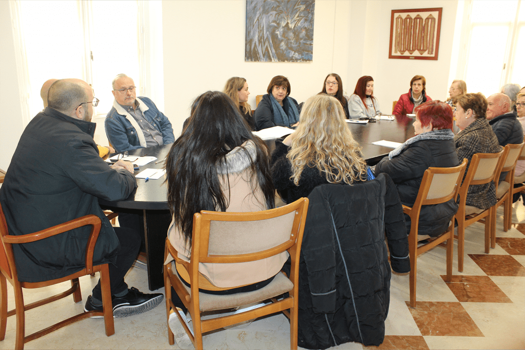 Ayuntamiento de Novelda 03-1024x683 El Ayuntamiento mantiene una reunión con las asociaciones sociosanitarias para ultimar la convocatoria de subvenciones 2023 