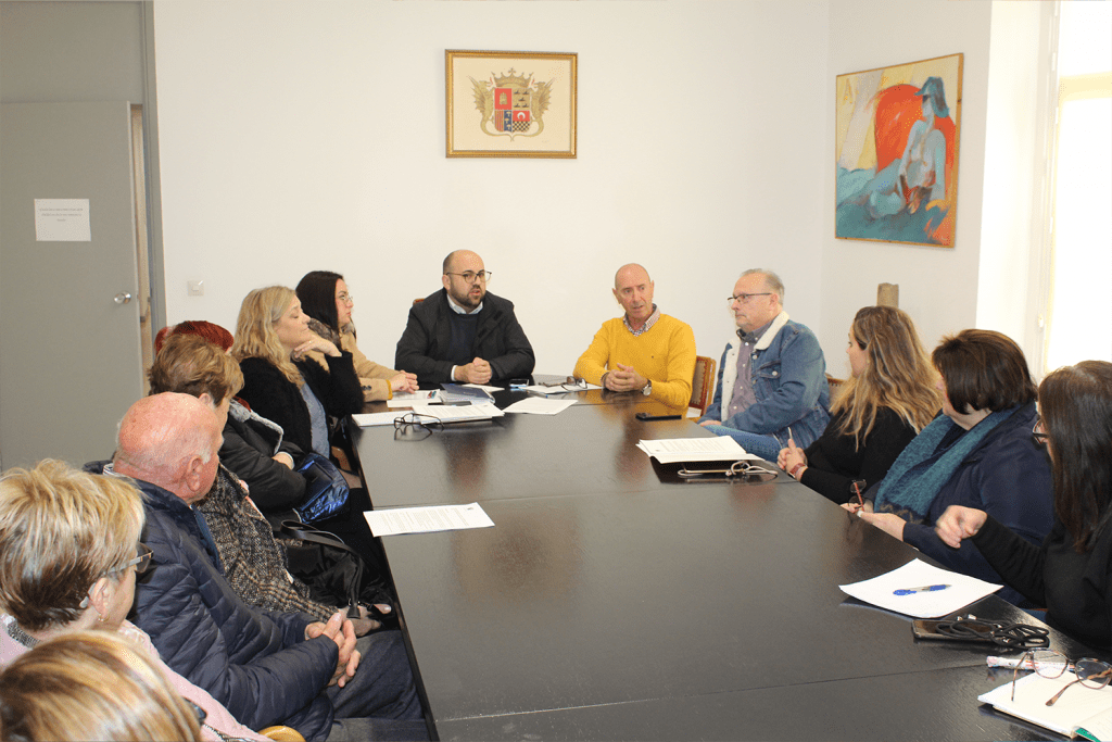 Ayuntamiento de Novelda 05-1024x683 L'Ajuntament manté una reunió amb les associacions sociosanitàries per a ultimar la convocatòria de subvencions 2023 