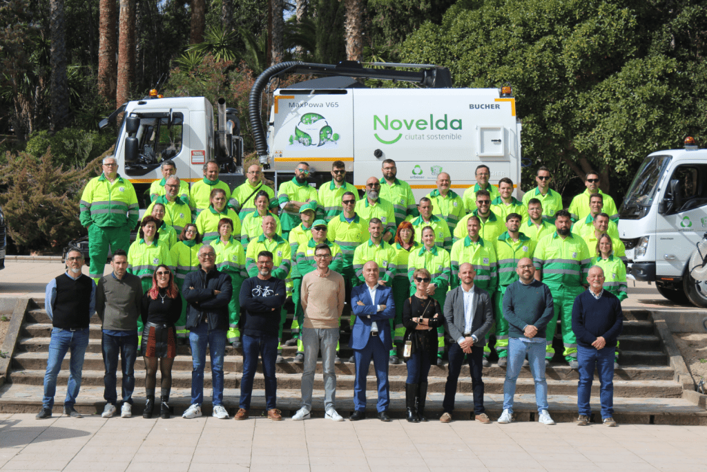 Ayuntamiento de Novelda 19-Presentación-Servicio-Urbaser-1024x683 Se presenta el nuevo servicio de recogida de residuos y limpieza viaria 
