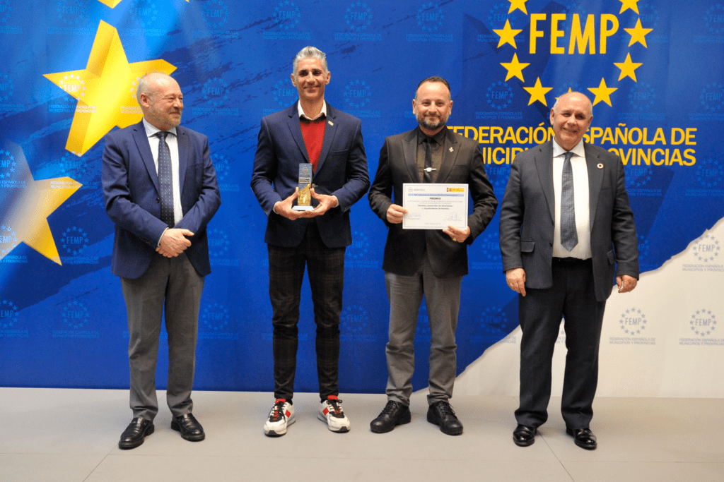 Ayuntamiento de Novelda 02-Premio-absentismo-1-1024x683 Novelda recibe un premio de la FEMP a su programa de lucha contra el absentismo escolar 
