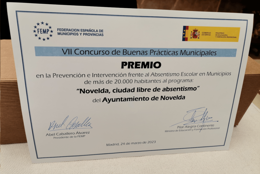 Ayuntamiento de Novelda 06-Premio-Absentismno-1024x683 Novelda recibe un premio de la FEMP a su programa de lucha contra el absentismo escolar 