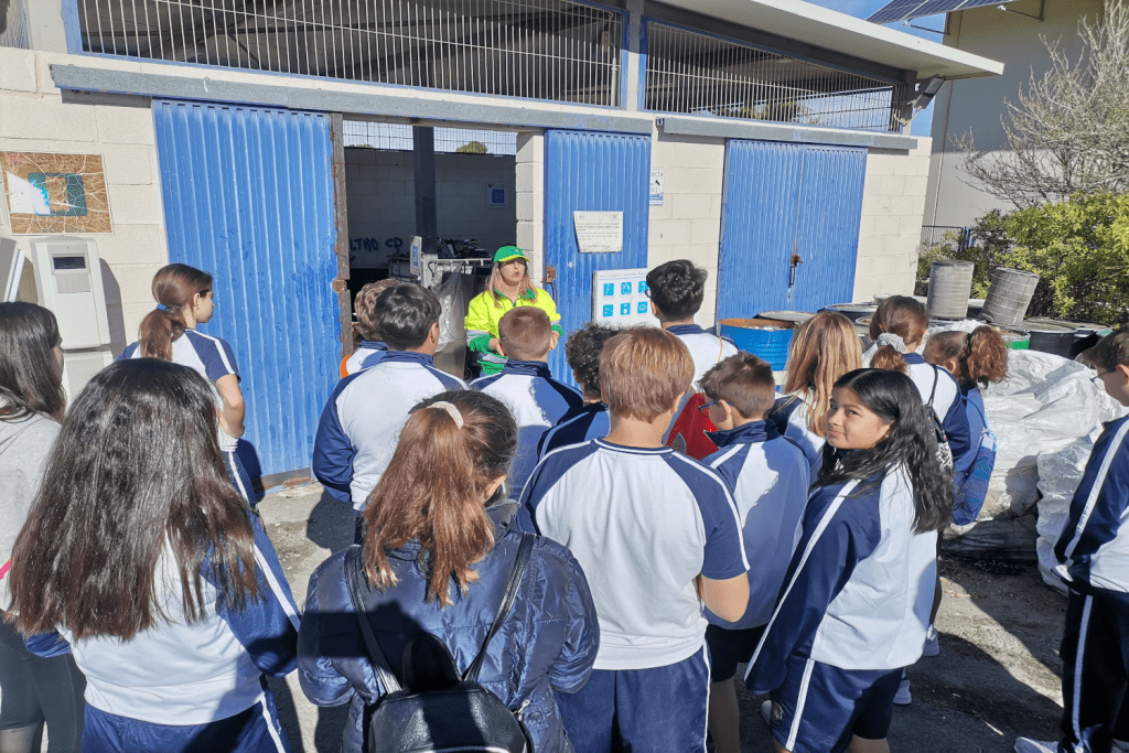 Ayuntamiento de Novelda 09-Visita-Escolar-Ecoparque-1-1024x683 L'Ecoparc rep la visita dels escolars en el marc del Programa d'Educació Ambiental Municipal 