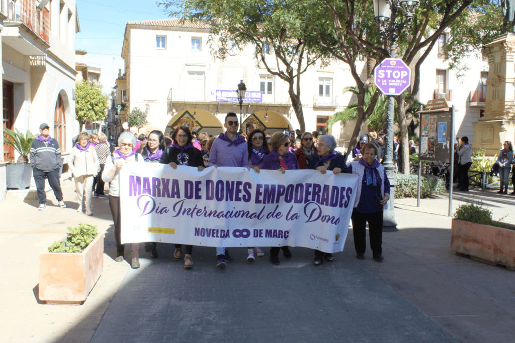 Ayuntamiento de Novelda 10-8M-1024x683 Novelda reivindica la consciència crítica davant la desigualtat 