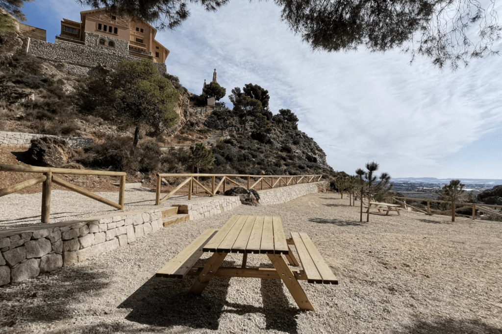 Ayuntamiento de Novelda 13-1024x683 Medio Ambiente presenta la nueva área recreativa del castillo de La Mola 