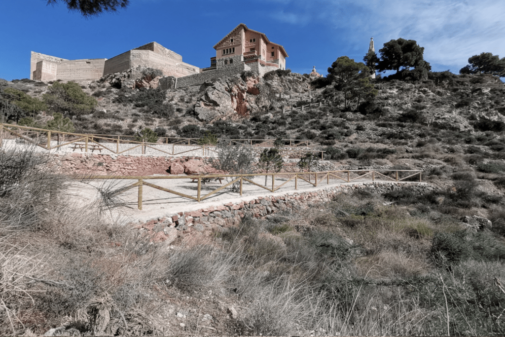 Ayuntamiento de Novelda 14-1024x683 Medio Ambiente presenta la nueva área recreativa del castillo de La Mola 