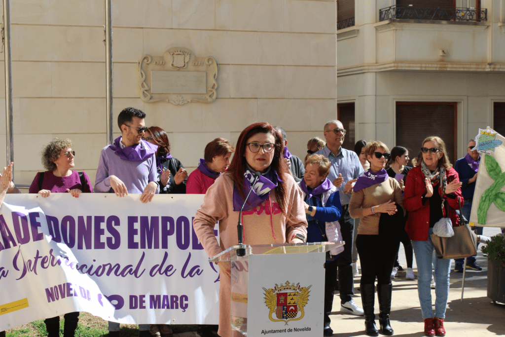 Ayuntamiento de Novelda 15-8M-1024x683 Novelda reivindica la consciència crítica davant la desigualtat 