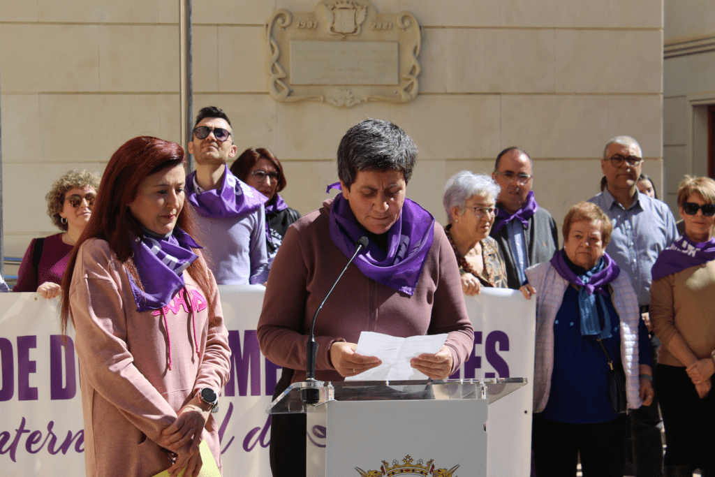 Ayuntamiento de Novelda 16-8M-1024x683 Novelda reivindica la conciencia crítica ante la desigualdad 