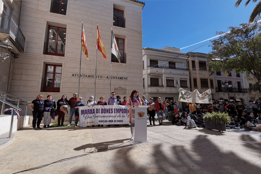 Ayuntamiento de Novelda 18-8M-1024x683 Novelda reivindica la consciència crítica davant la desigualtat 