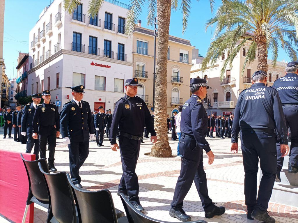 Ayuntamiento de Novelda 03-1-1024x766 Condecoracions per a dos agents de Policia Local 