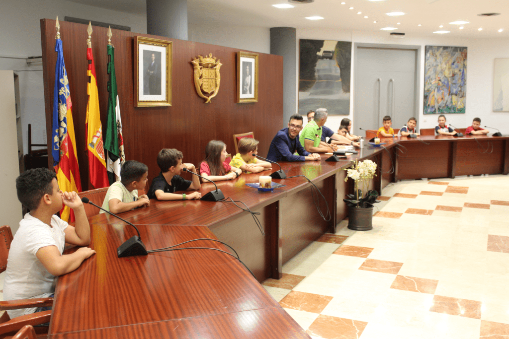 Ayuntamiento de Novelda 01-consejo-niños-1024x683 El Consejo de los Niños y Niñas de Novelda traslada sus propuestas en el pleno de la Ciudad de los Niños 