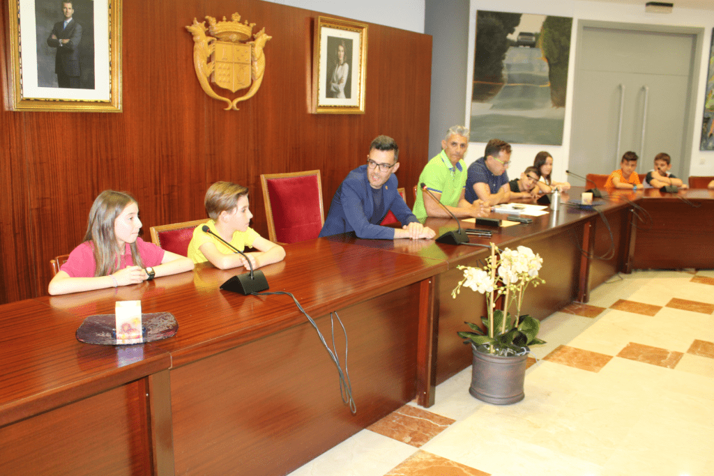 Ayuntamiento de Novelda 02-consejo-niños-1024x683 El Consejo de los Niños y Niñas de Novelda traslada sus propuestas en el pleno de la Ciudad de los Niños 