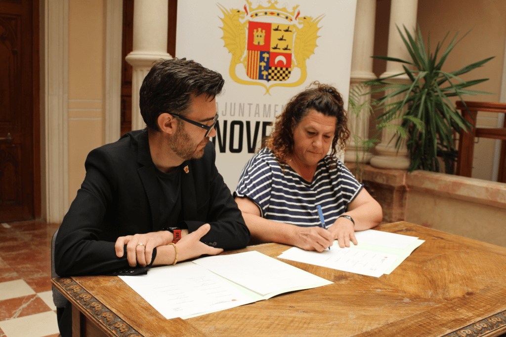 Ayuntamiento de Novelda 04-Convenios-Juegos-Escolares-1024x683 El Ayuntamiento y las AMPA’s firman el convenio de colaboración para la financiación de los Juegos Escolares 