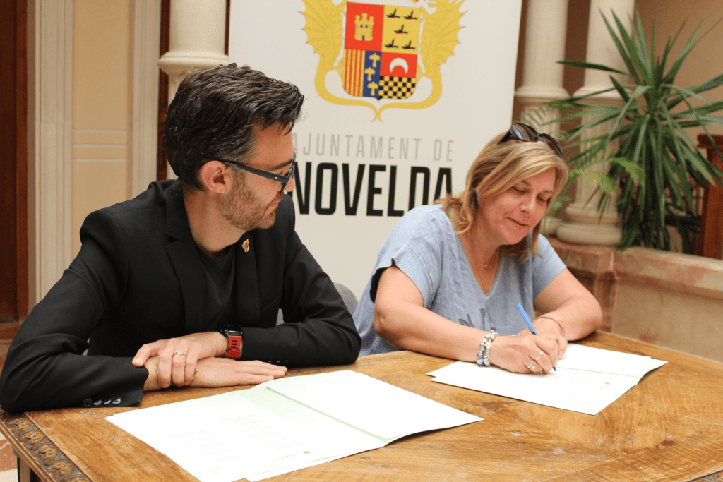Ayuntamiento de Novelda 05-Convenios-Juegos-Escolares-1024x683 El Ayuntamiento y las AMPA’s firman el convenio de colaboración para la financiación de los Juegos Escolares 