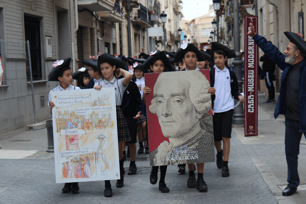 Ayuntamiento de Novelda 11-Desfile-Infantil-Jorge-Juan-1024x683 Los escolares noveldenses rinden homenaje a Jorge Juan 