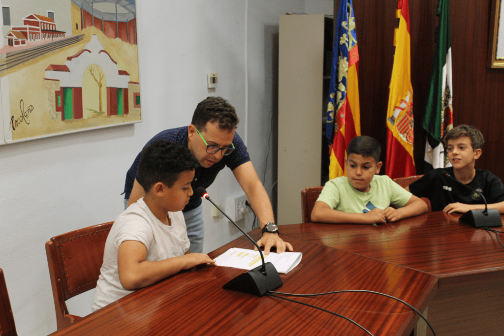Ayuntamiento de Novelda 13-Consejo-de-los-niños-1024x683 El Consejo de los Niños y Niñas de Novelda traslada sus propuestas en el pleno de la Ciudad de los Niños 