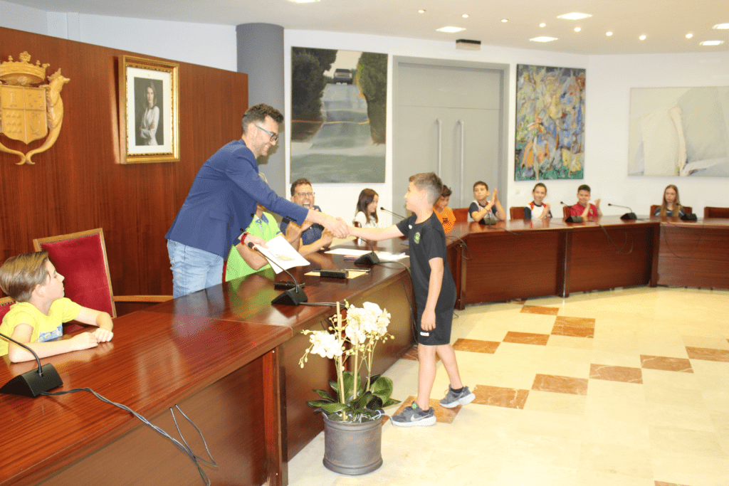 Ayuntamiento de Novelda 14-Consejo-de-los-niños-1024x683 El Consejo de los Niños y Niñas de Novelda traslada sus propuestas en el pleno de la Ciudad de los Niños 