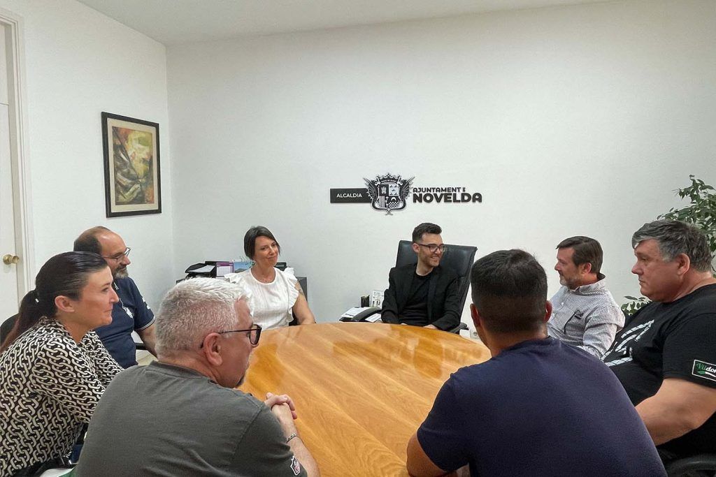 Ayuntamiento de Novelda embajadora-1-1024x683 El alcalde recibe a la nueva Embajadora Cristiana 