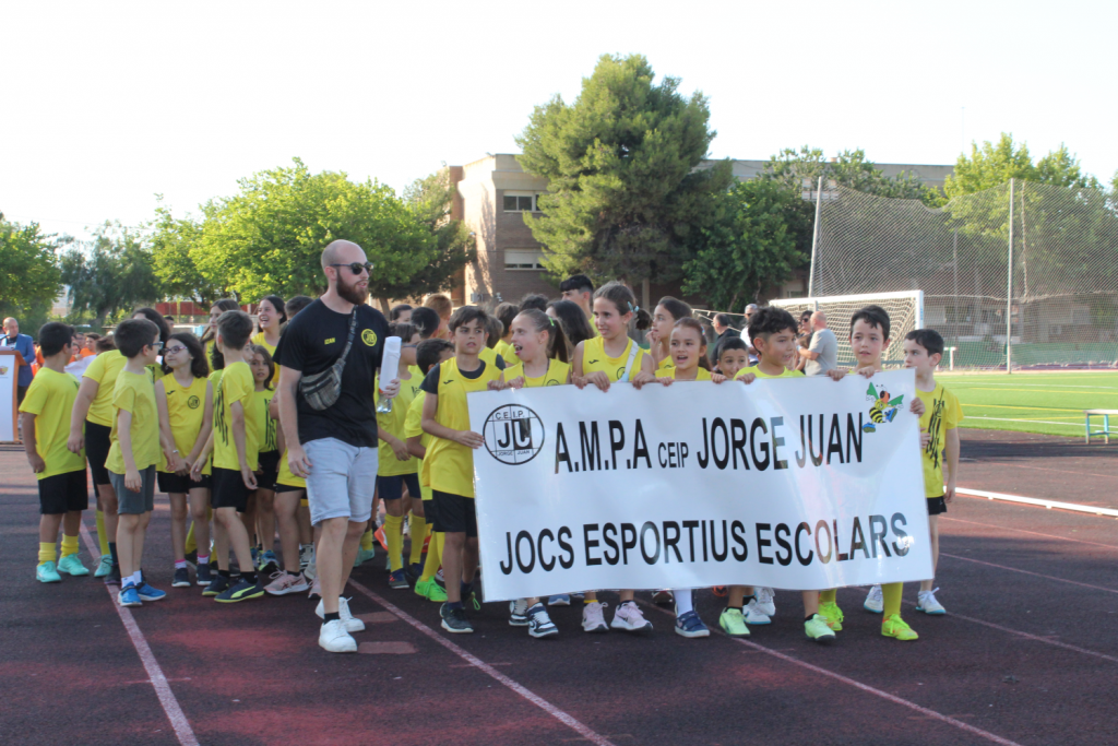 Ayuntamiento de Novelda 05-Juegos-escolares-1024x683 El Polideportivo Municipal acoge la entrega de trofeos de los Juegos Escolares 