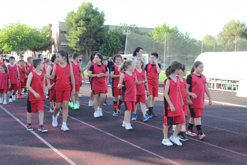 Ayuntamiento de Novelda 09-Juegos-escolares-1024x683 El Polideportivo Municipal acoge la entrega de trofeos de los Juegos Escolares 
