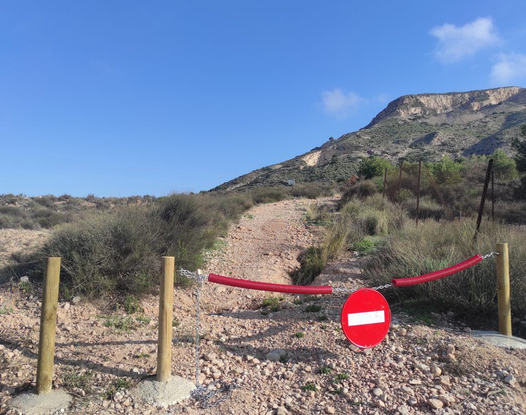 Ayuntamiento de Novelda Corte-caminos-forestales-1024x809 L'Ajuntament instal·la sistemes de control d'accés al Paratge Natural dels Clots de la Sal per a impedir el pas de vehicles de motor 