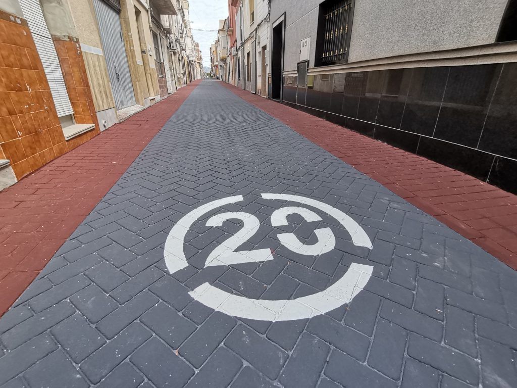 Ayuntamiento de Novelda IMG_20230608_115138-1024x768 La calle Ruperto Chapí se estrena como vía de plataforma única y preferencia peatonal 