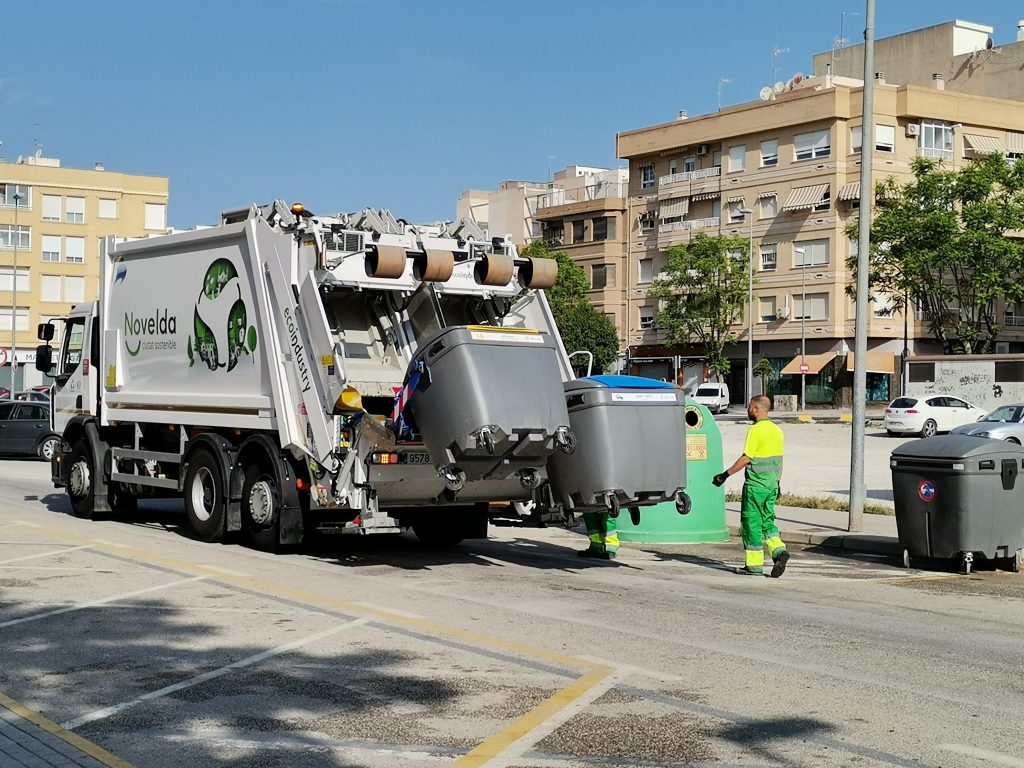Ayuntamiento de Novelda IMG_20230703_094033-1024x768 Medi Ambient renova els contenidors de recollida selectiva 