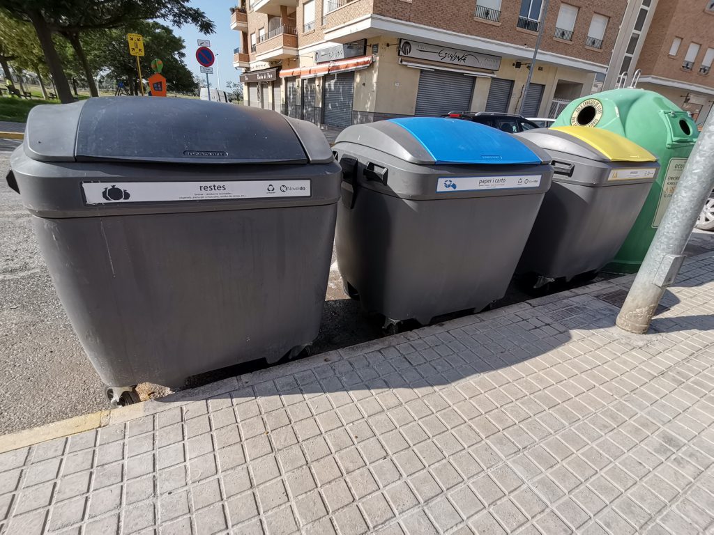 Ayuntamiento de Novelda IMG_20230703_094907-1024x768 Medi Ambient renova els contenidors de recollida selectiva 