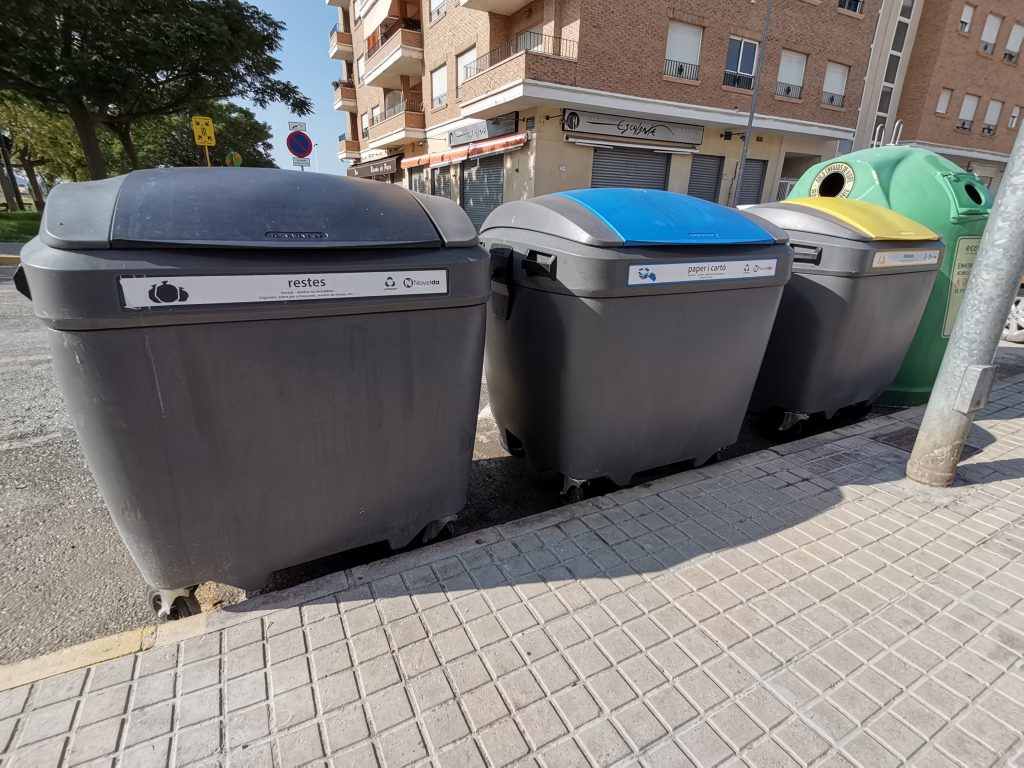 Ayuntamiento de Novelda IMG_20230703_094910-1024x768 Medi Ambient renova els contenidors de recollida selectiva 