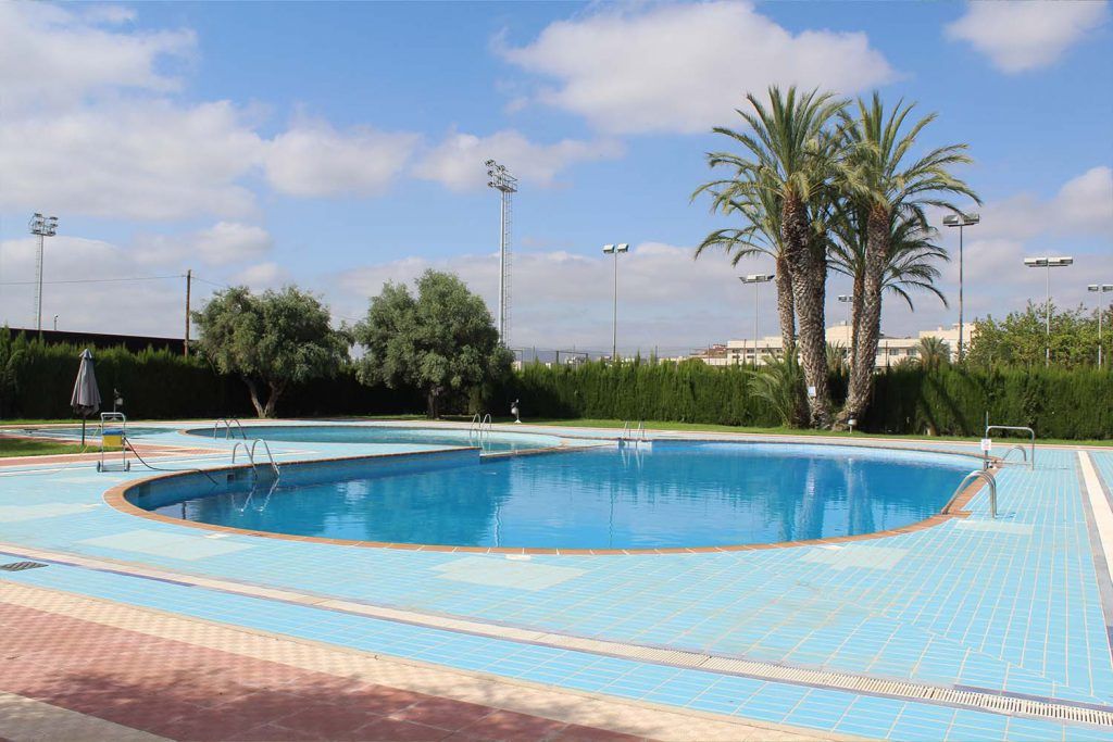 Ayuntamiento de Novelda adjudicacion-2-1024x683 El Ayuntamiento adjudica la obra de remodelación integral de las piscinas municipales 