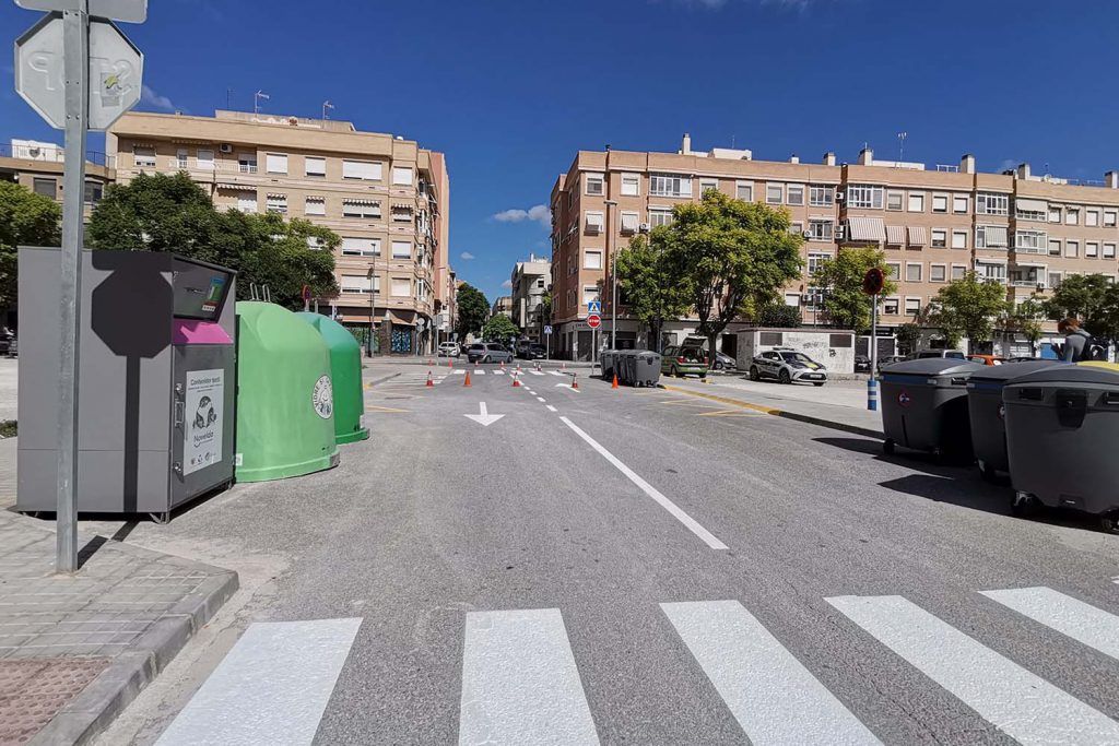 Ayuntamiento de Novelda trafico-3-1024x683 La calle Maestro Serrano incorpora doble sentido de circulación 