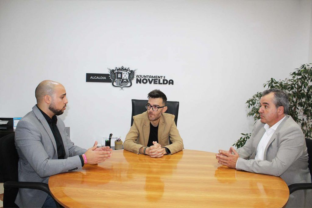 Ayuntamiento de Novelda reunion-1024x683 Els alcaldes de Novelda, Aspe i Monforte oficialitzen la seua intenció de crear una mancomunitat que aglutine als municipis de la Vall del Raïm 