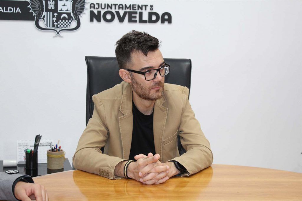 Ayuntamiento de Novelda reunion-2-1024x683 Els alcaldes de Novelda, Aspe i Monforte oficialitzen la seua intenció de crear una mancomunitat que aglutine als municipis de la Vall del Raïm 
