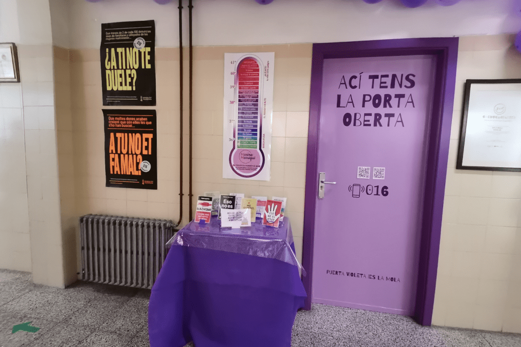 Ayuntamiento de Novelda 10-4-1024x683 El IES La Mola presenta “La Puerta Violeta”, un proyecto educativo frente a la violencia de género 